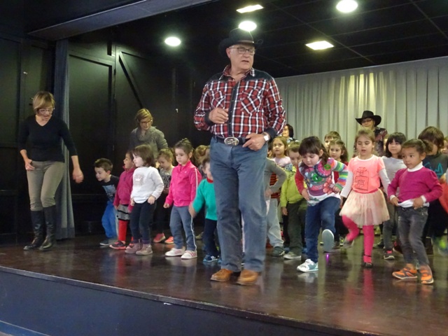 EI: country al Casal de la gent gran