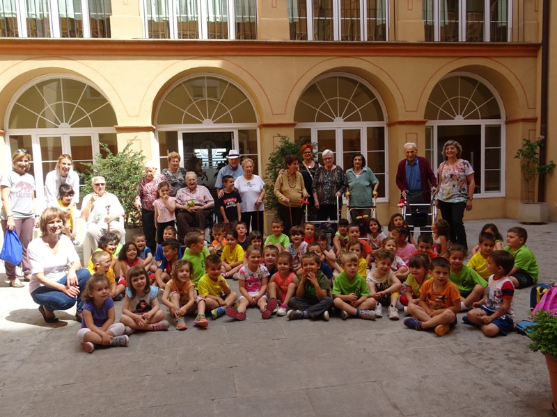 VISITA ALS AVIS DE LA RESIDÈNCIA SANT JAUME