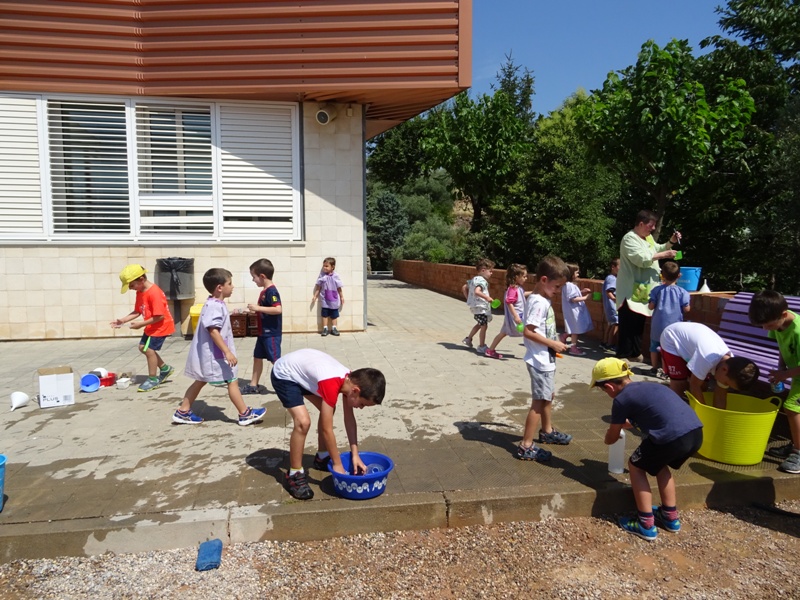 EI. JUGUEM AMB AIGUA